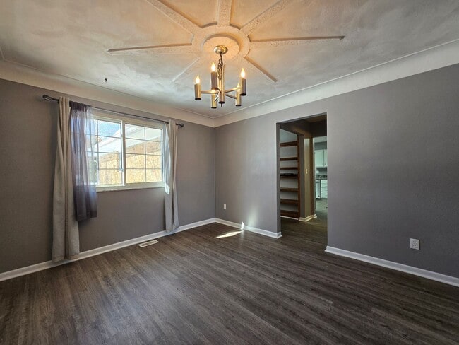 Building Photo - Spacious 5-Bedroom Family Home