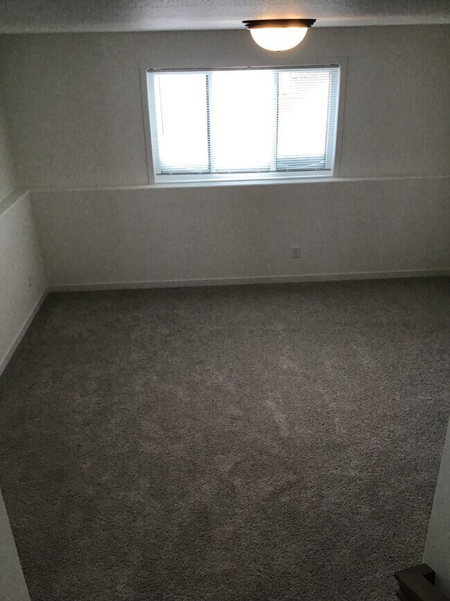 Building Photo - 3 Bed 3 Bath Single Family Home