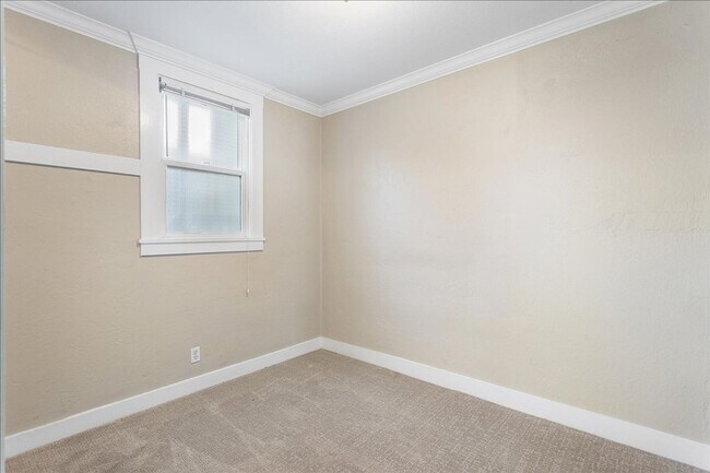 Building Photo - 2149 Santa Clara Ave