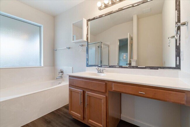 Building Photo - 1006 Gentry Dr