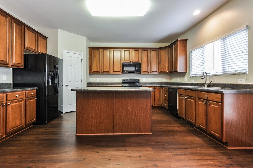 Building Photo - 5245 Emerald Spring Dr