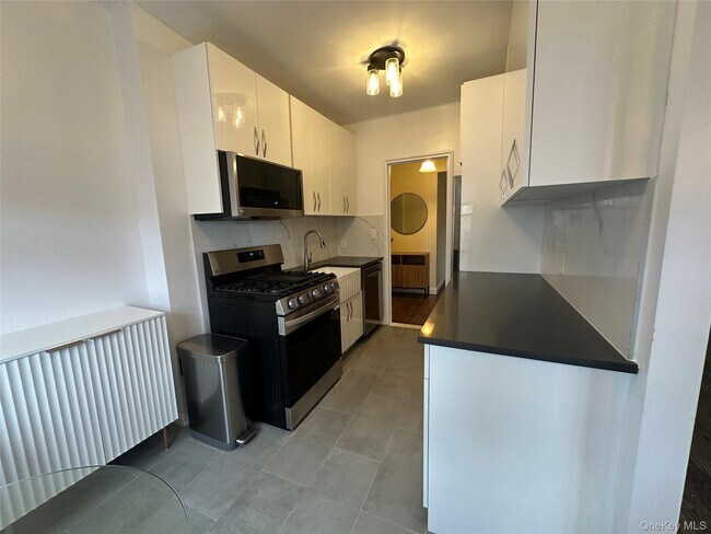 Building Photo - 98-76 Queens Blvd