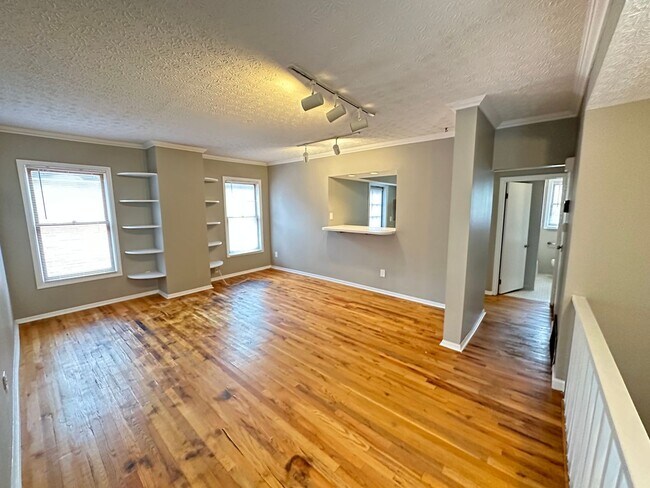 Building Photo - Summit St 814-816 MLR