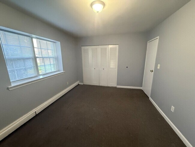 Building Photo - 5 Chapel Hill Dr