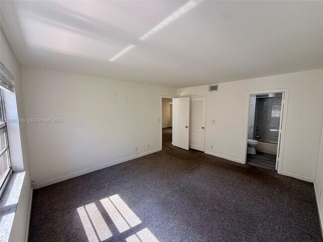 Building Photo - 1075 Riverside Dr