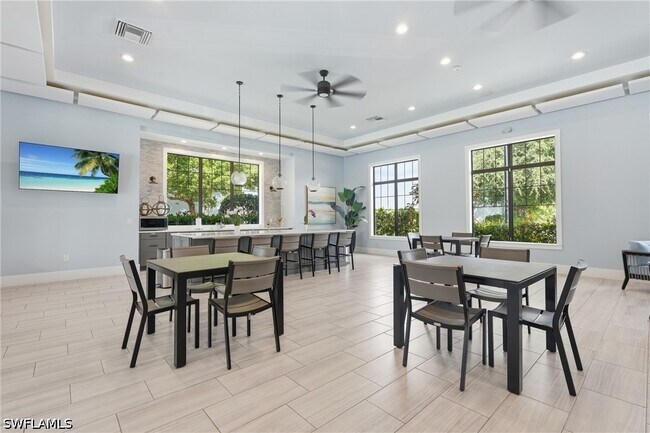 Building Photo - 2560 Seychelles Dr