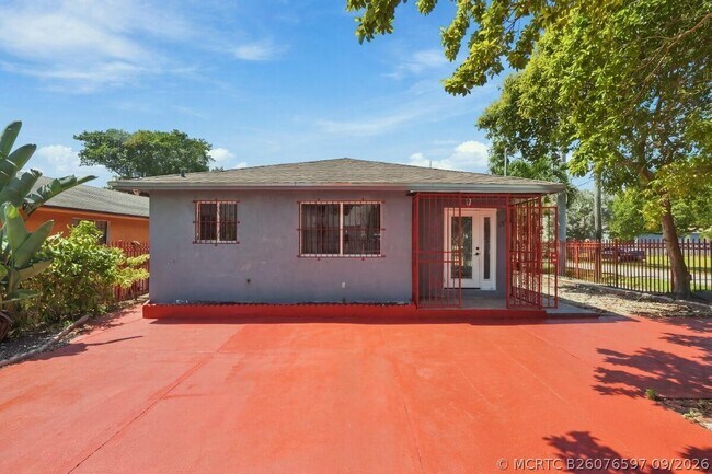 Building Photo - 4952 NW 21st Ave