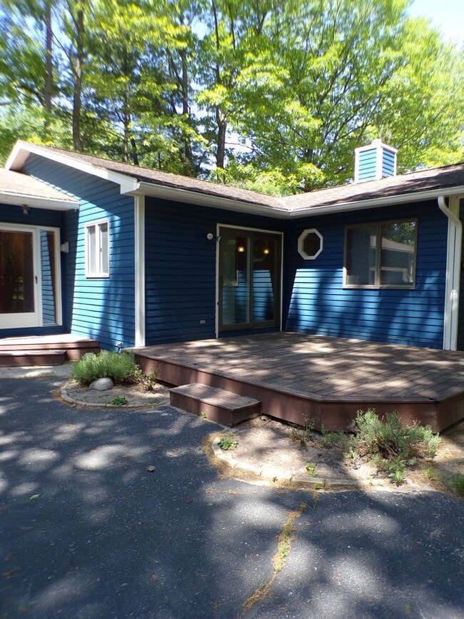 Building Photo - Move-In Ready Home Across from Ski Hill