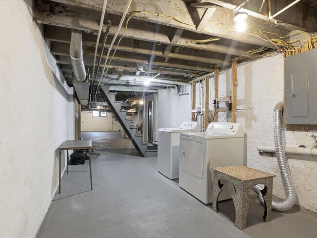 Building Photo - Charming Spacious Baltimore Rowhome