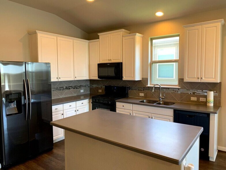 Building Photo - 805 Melda St