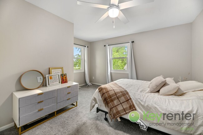 Building Photo - Delano District | Renovated 3 Bedroom 3 Ba...