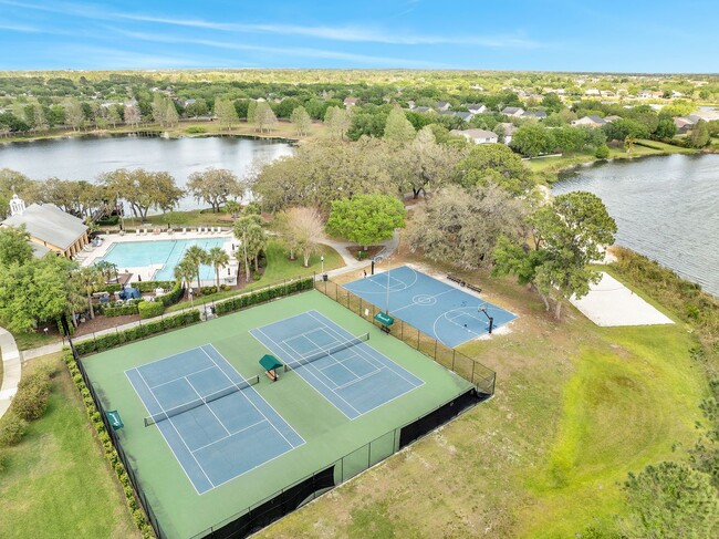 Building Photo - Lovely 4/3.5 Town Home in Summerport with ...