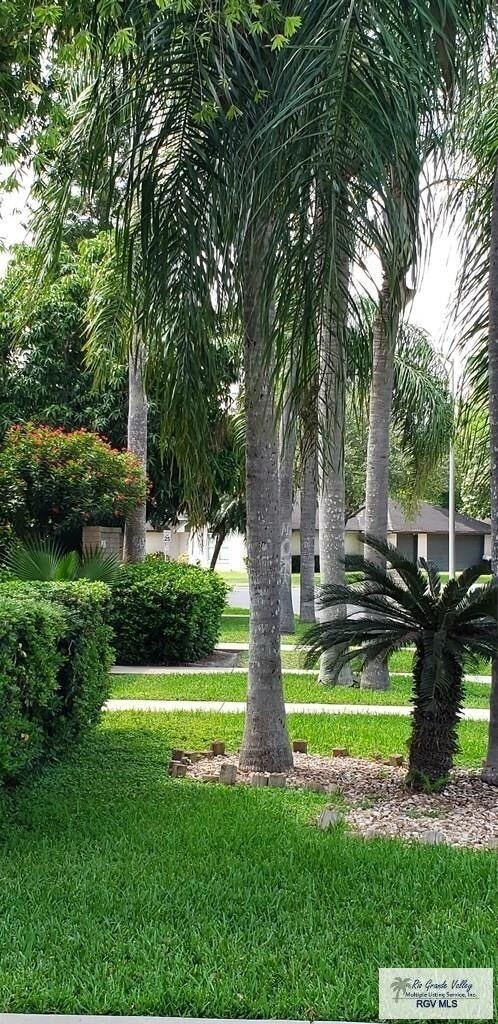 Building Photo - The Villas
