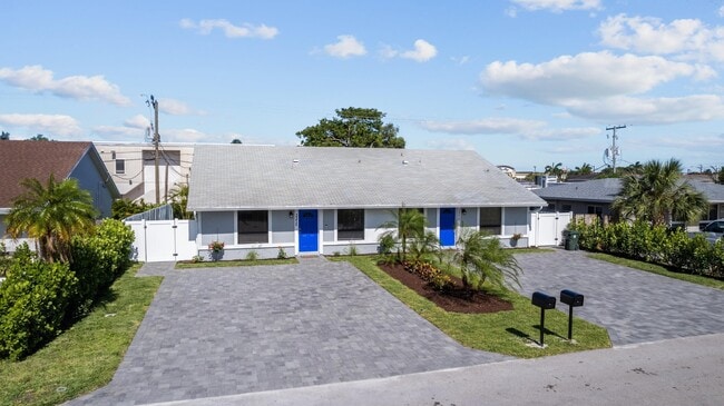 Building Photo - 3372 NE 5th Dr