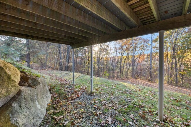 Building Photo - 42 Rollingwood Dr