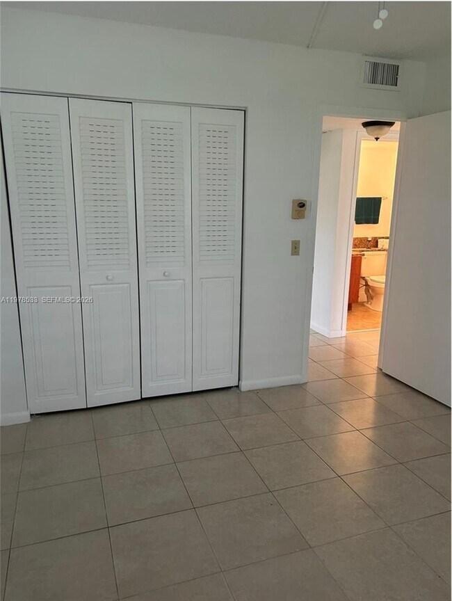 Building Photo - 550 Mansfield M