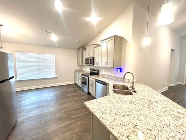 Building Photo - Beautiful 4 Bedroom 2 Bath Home! COMING SOON!
