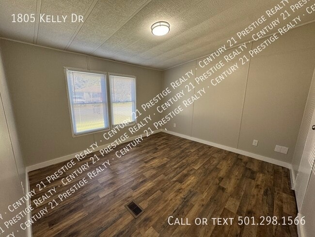 Building Photo - 1805 Kelly Dr