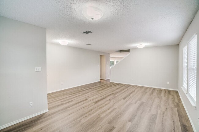 Building Photo - 1001 Howell Terrace Pl