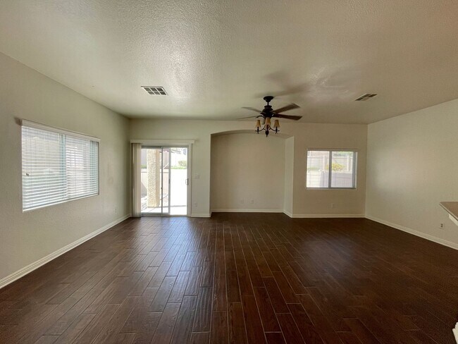 Building Photo - Great 3 bedroom Townhome Available Soon!