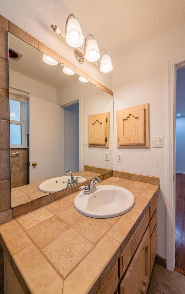 Building Photo - 7113 Welton Dr NE