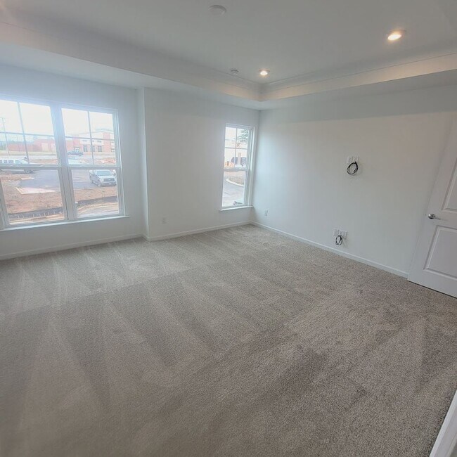 Building Photo - 3BR/2BA Townhouse located in Odell Corners...