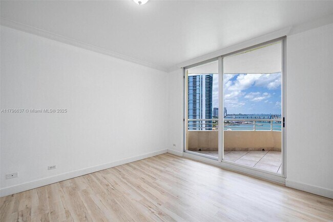 Building Photo - 888 Brickell Key Dr