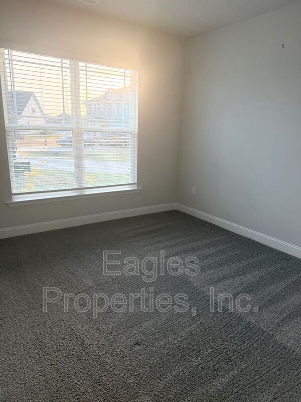 Building Photo - 208 Bay Hill Dr