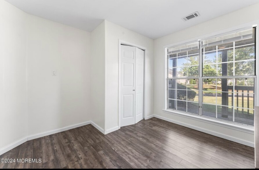 Building Photo - 339 Yorkshire Pl