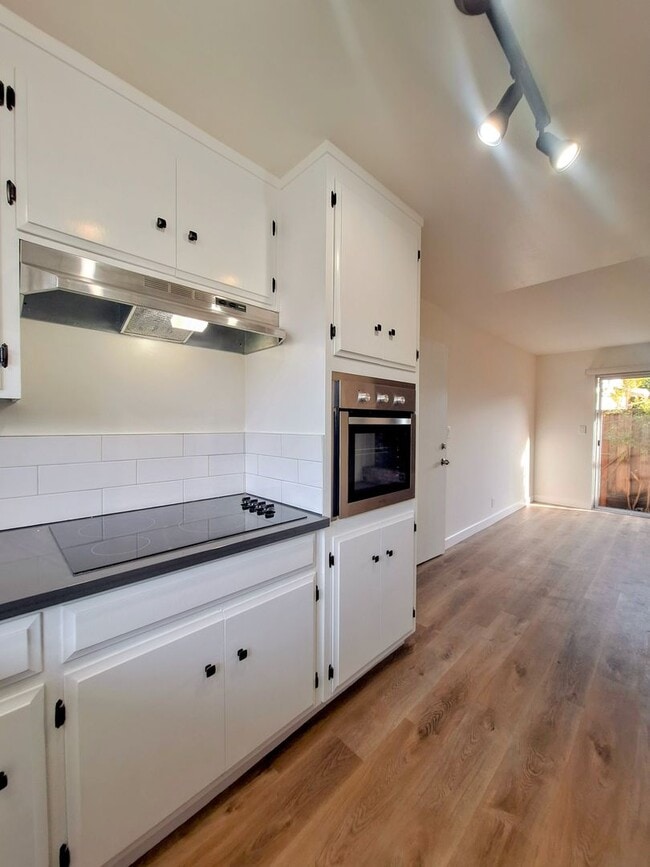 Building Photo - Harr08