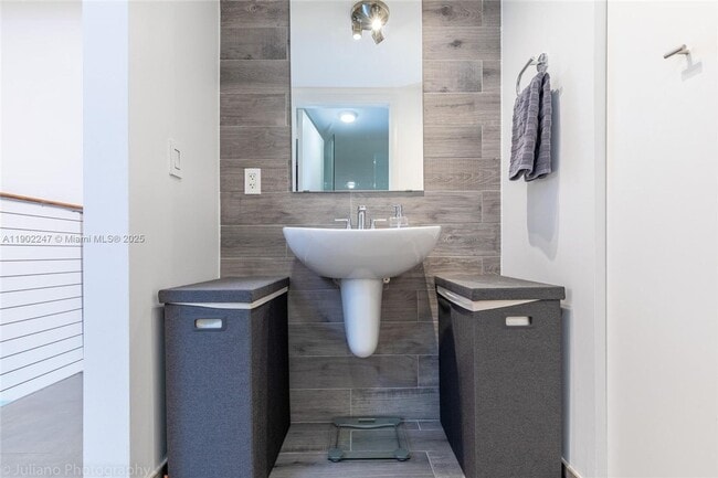 Building Photo - 690 SW 1st Ct