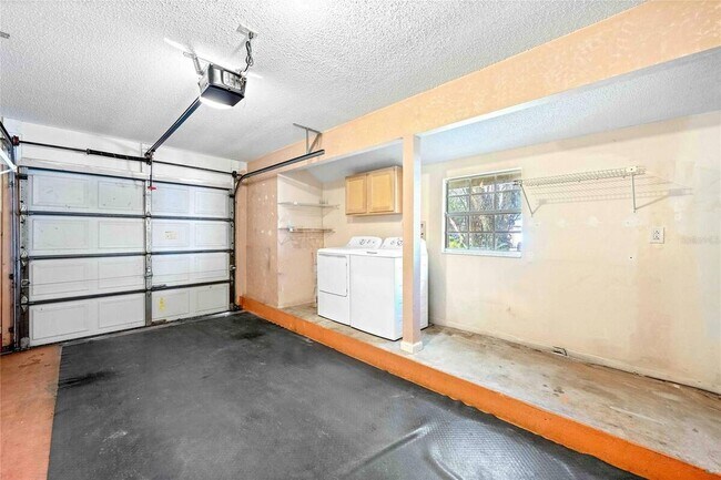 Building Photo - 641 Maple Oak Cir