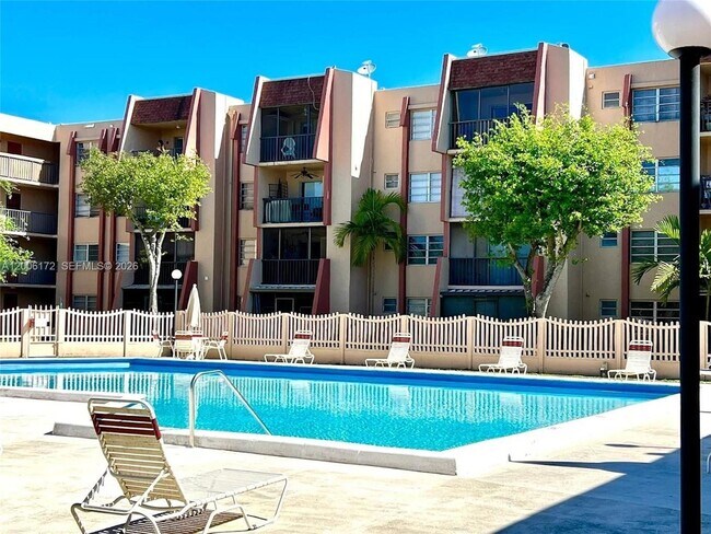 Building Photo - 13707 Kendale Lakes Cir