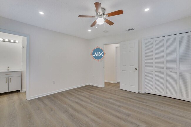 Building Photo - Rare opportunity minutes away from Savanna...