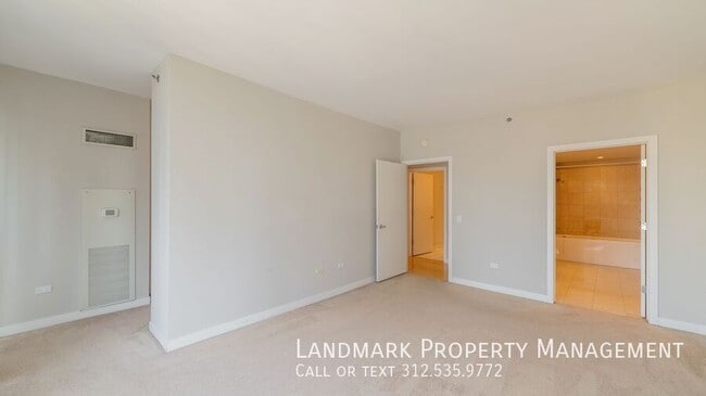 Building Photo - 8 E Randolph St