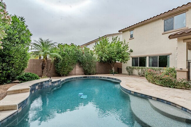 Building Photo - 2744 E Donato Dr