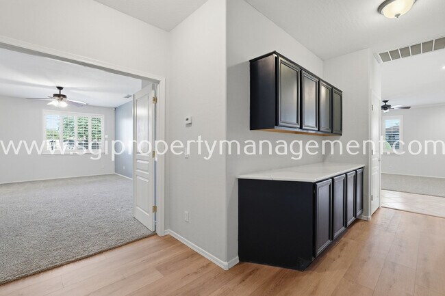 Building Photo - 12442 N 82nd Ln