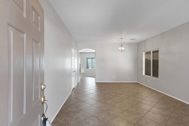 Building Photo - 2725 W Jasper Butte Dr