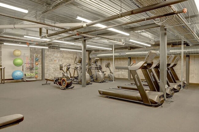 Building Photo - 1011 W Juneau Ave