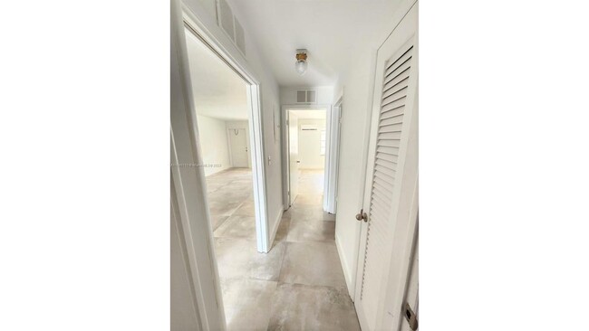 Building Photo - 330 Southwind Dr