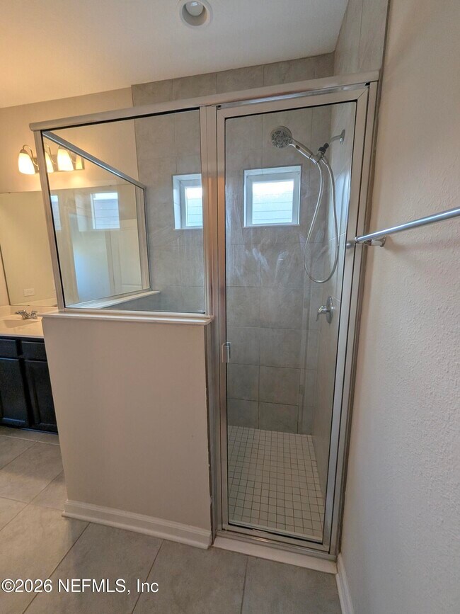 Building Photo - 100 Golden Fern Dr