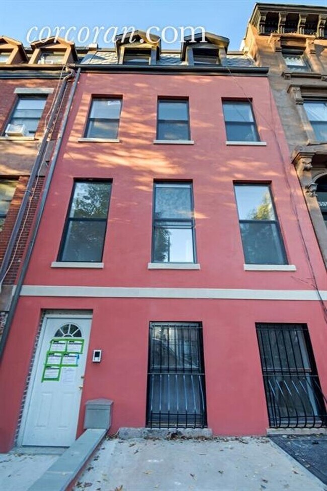 Building Photo - 653 Greene Ave