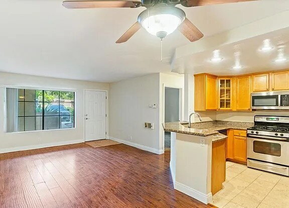 Building Photo - 1 Bedroom Gem in Carmel Valleys Top Notch ...