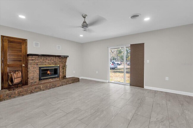 Building Photo - 3800 Pine St