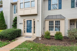 Building Photo - 14 Stuart Dr