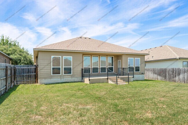 Building Photo - 5607 Blackstone Dr