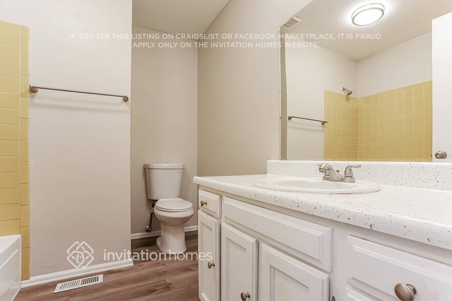 Building Photo - 14499 E Wesley Ave