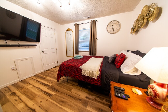 Building Photo - 2405 45th St