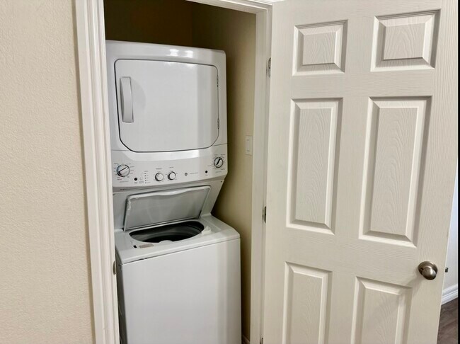 Building Photo - 2725 42nd St