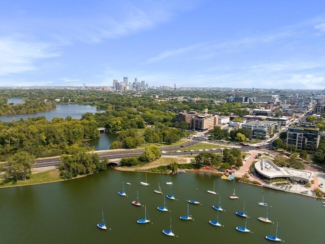 Building Photo - 2885 Knox Ave S